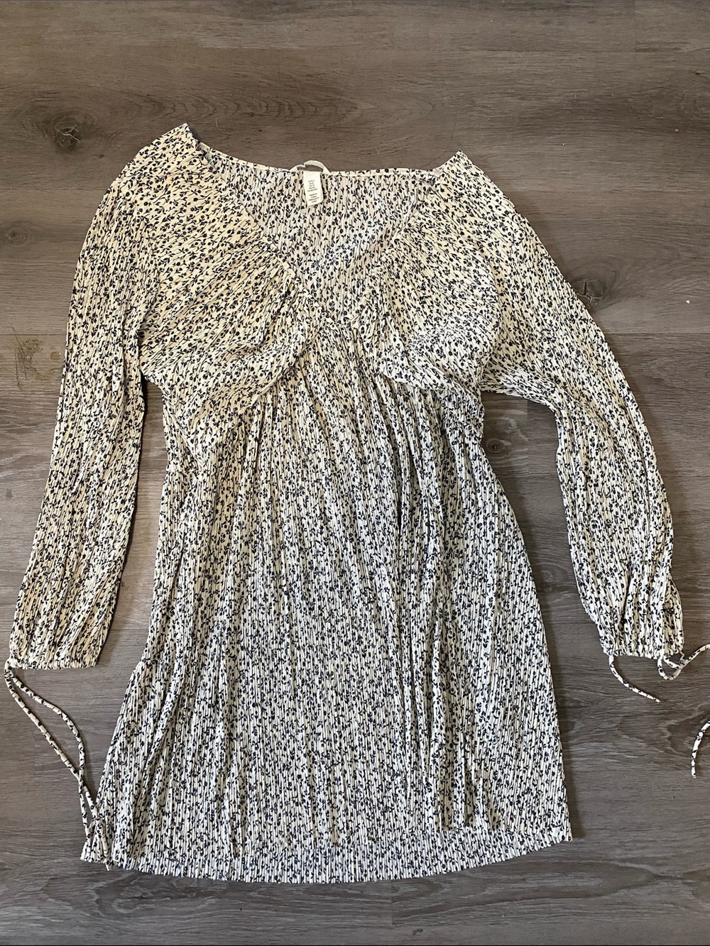H&M Black Floral Print Cream dress